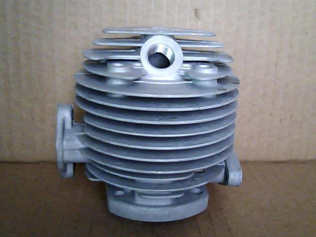 小型汽油机缸体展示